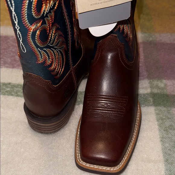 Ariat Women's Heeled Boots in Brown and Blue - Picture 15 of 16